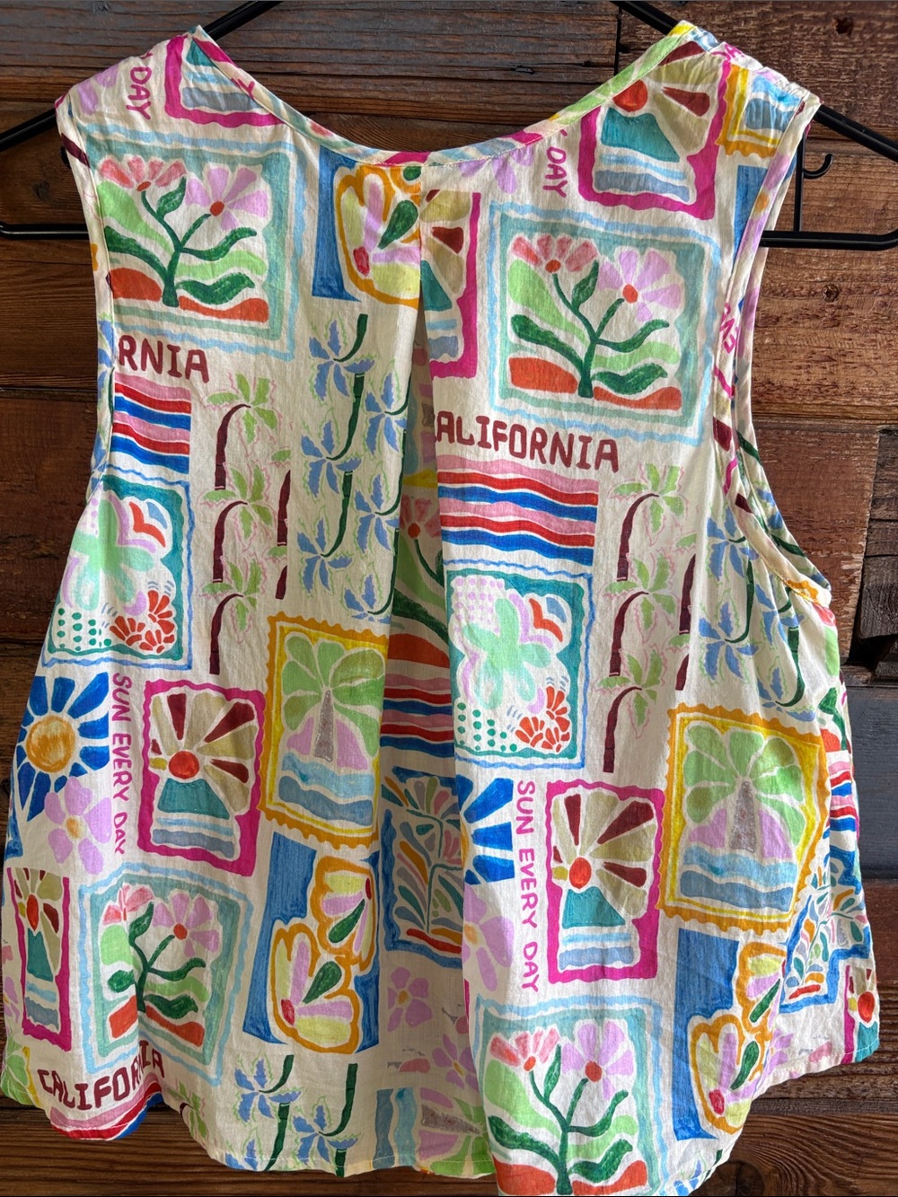 Bila Colorful Painterly Print Button-Front Sleeveless Top - Picture 4 of 5